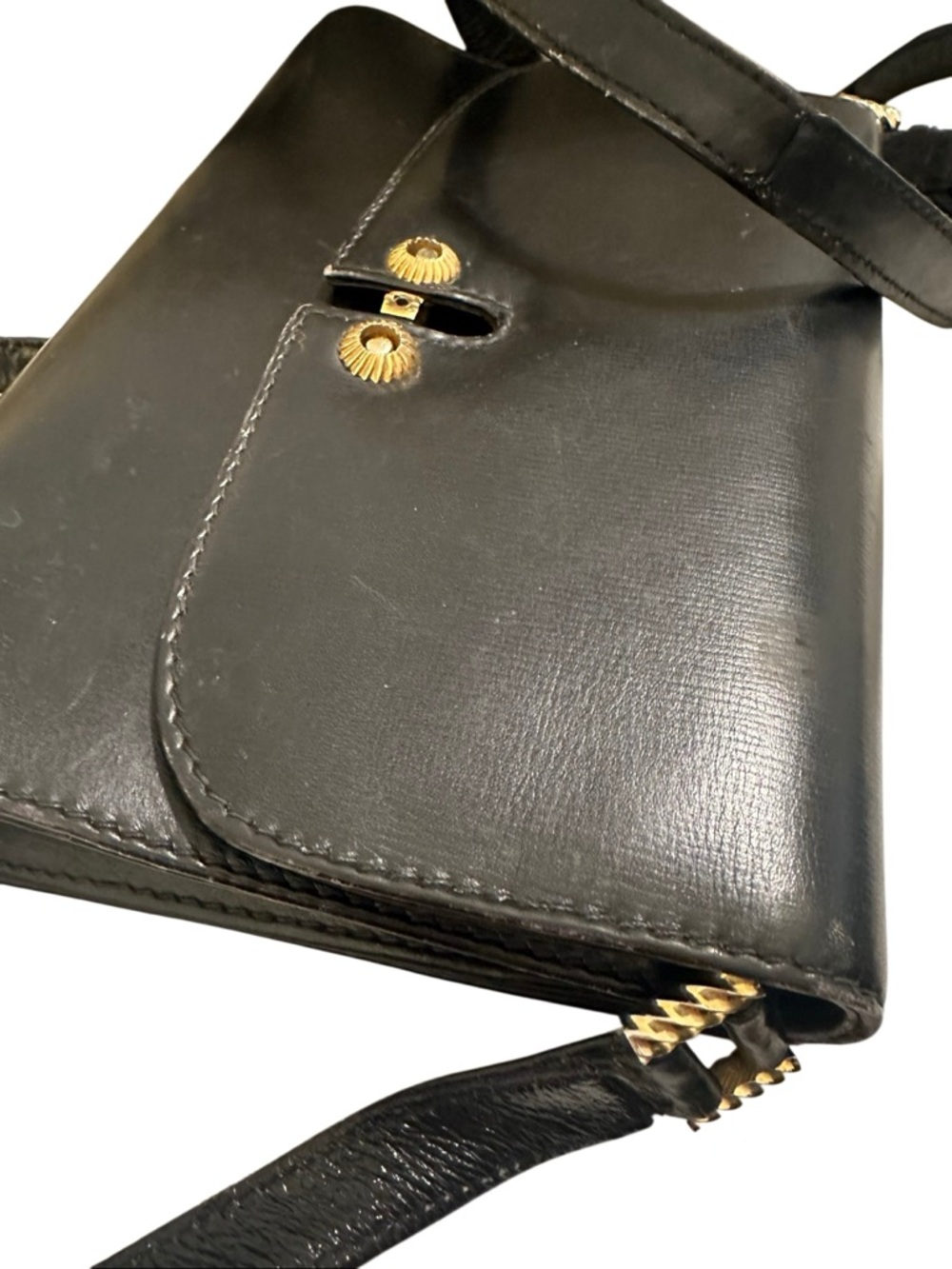 Gucci Black Leather Shoulder Bag with Gold Accents - Picture 7 of 13
